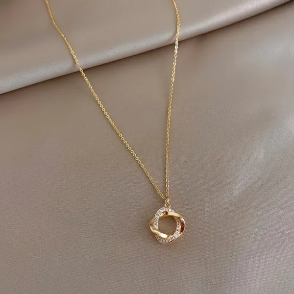Elegant Alloy Circle Pendant Necklace with Imitation Pearls - Simple Style, Versatile Occasion, Festive Celebration Accessory - Image 4