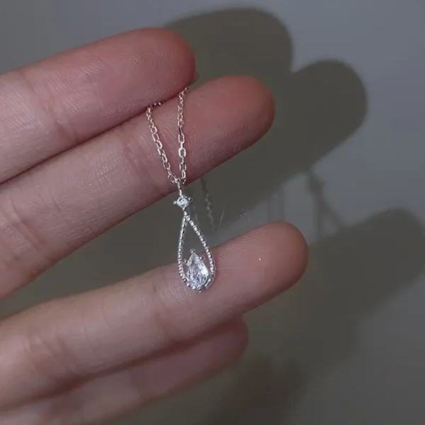 A Fashionable  Necklace Ins Cold Style Water Drop Pendant Necklace Simple French Clavicle Chain Daily Versatile Accessories Gift - Image 4