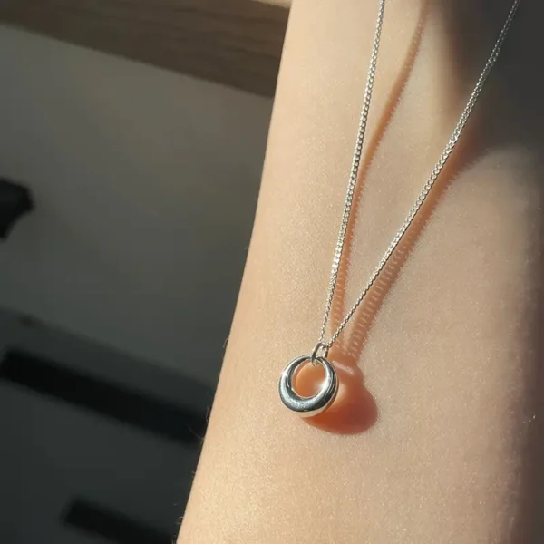 Casual Alloy Circle Geometric Necklace for Women, Simple Style, Casual Attire - Image 5