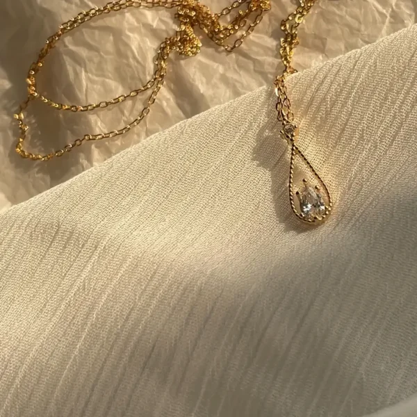A Fashionable  Necklace Ins Cold Style Water Drop Pendant Necklace Simple French Clavicle Chain Daily Versatile Accessories Gift - Image 3